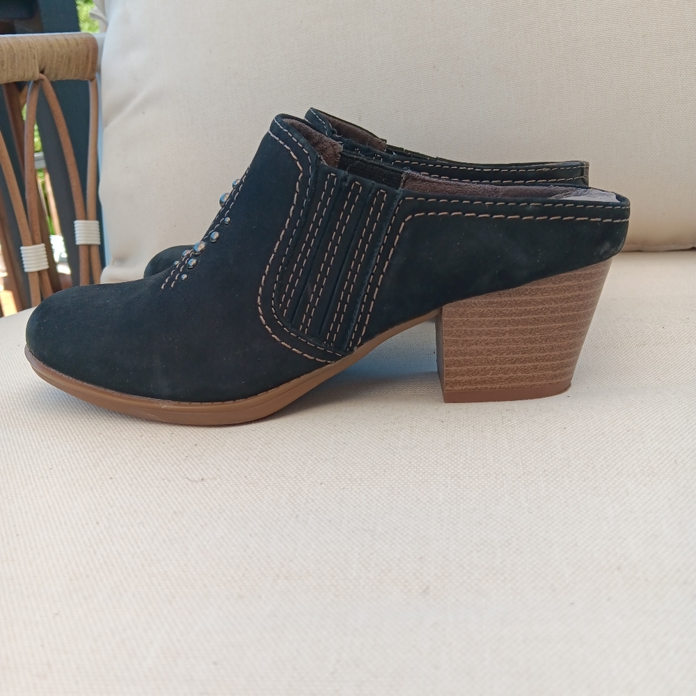 Black leather suede studded heeled mules/clogs Size‎ 7 Wide
